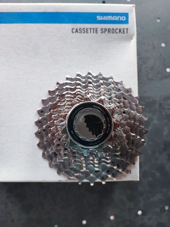 Tweedehands Shimano 105 CS-R7000 11-30 11-speed Cassette Drivetrain & Pedals