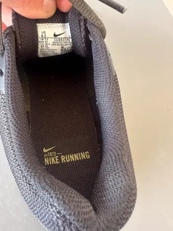Used Nike Running Shoes bike — image 3 of 4