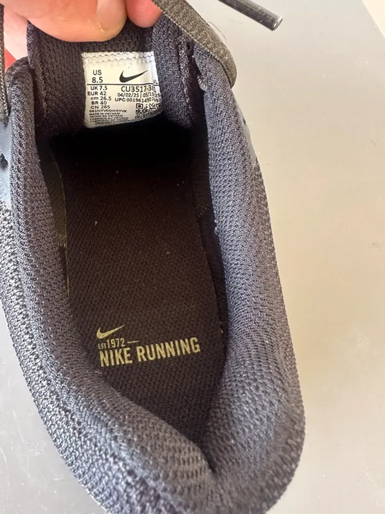 Used Nike Running Shoes bike — image 3 of 4