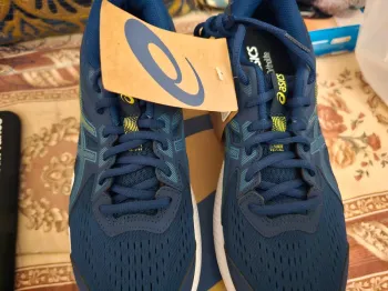 Used Asics Running Shoes bike — image 3 of 4