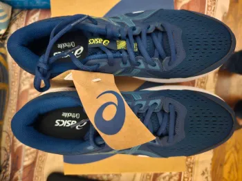 Used Asics Running Shoes bike — image 4 of 4
