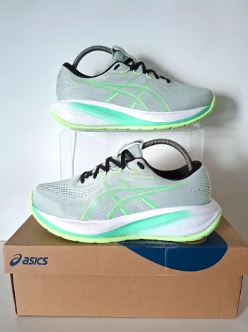 Używany Asics Gel Cumulus 28 Running Shoes
