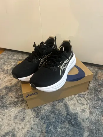 Used Asics Gel-Nimbus Running Shoes