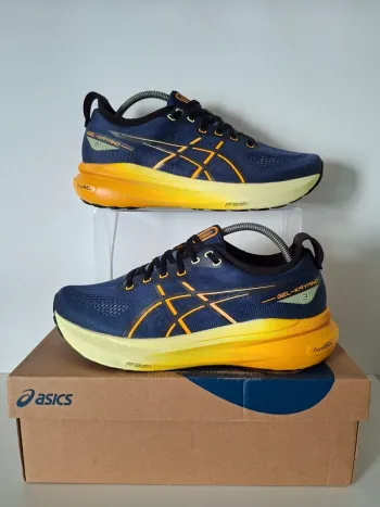 Used Asics Gel Kayano 31 Running Shoes