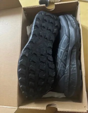 Used Asics Running Shoes bike — image 2 of 4