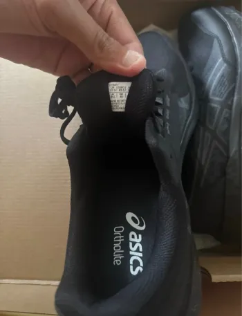 Used Asics Running Shoes bike — image 3 of 4
