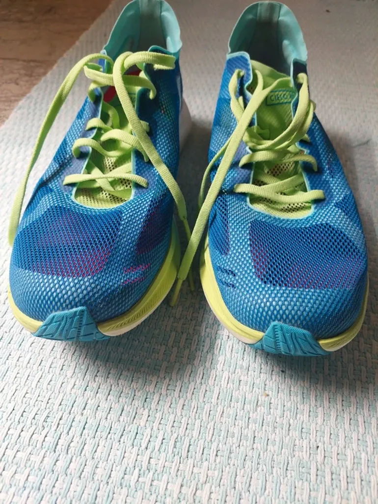 Used Hoka Running Shoes bike — image 2 of 8
