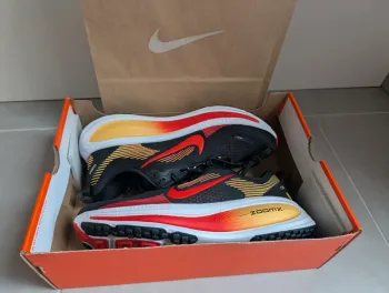 Käytetty Nike Vomero 18 bike — kuva 10 / 10