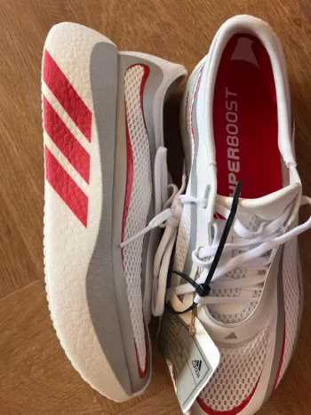Adidas Hyperboost Running Shoes d'occasion
