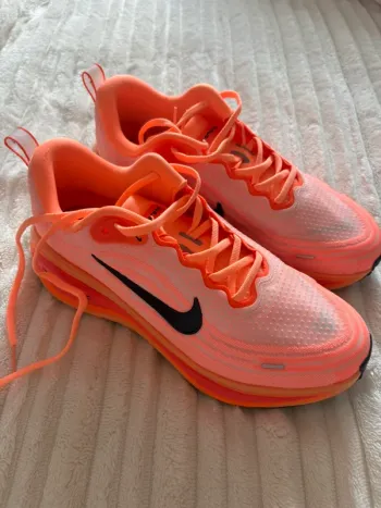 Used Orange Vomero plus Running Shoes