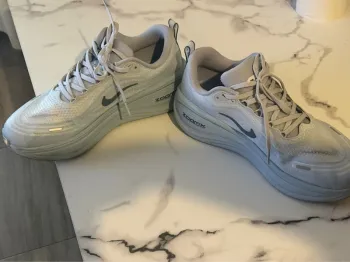 Käytetty Nike Vomero Running Shoes