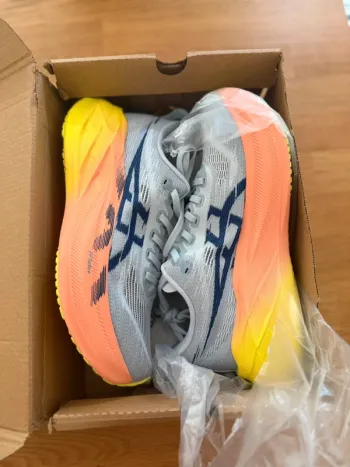 Used Standard Superblast 2 Paris Running Shoes