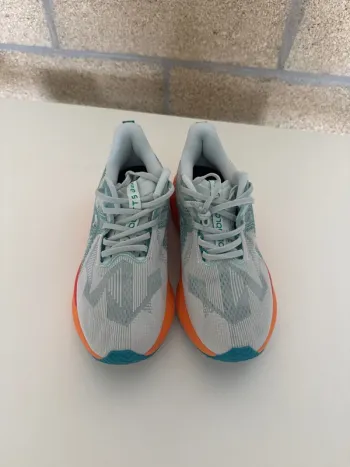 Použité Asics Novablast 5 bike — obrázek 2 z 4