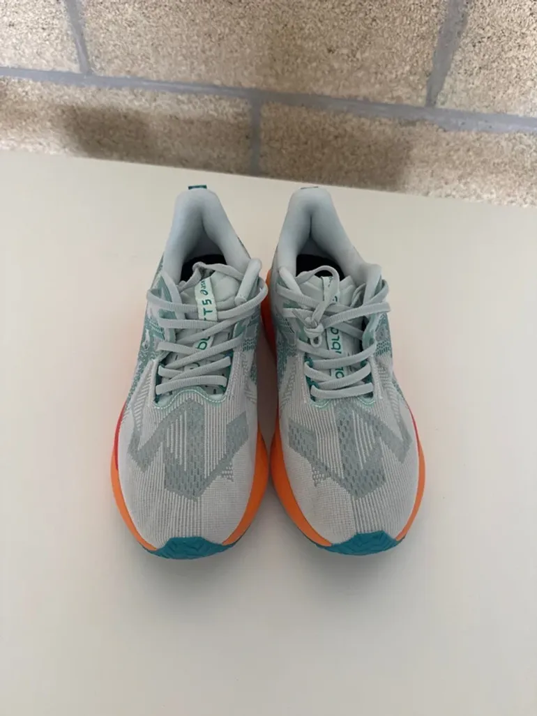 Použité Asics Novablast 5 bike — obrázek 2 z 4