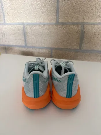 Použité Asics Novablast 5 bike — obrázek 3 z 4