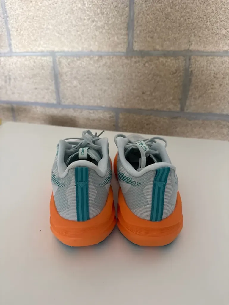Použité Asics Novablast 5 bike — obrázek 3 z 4