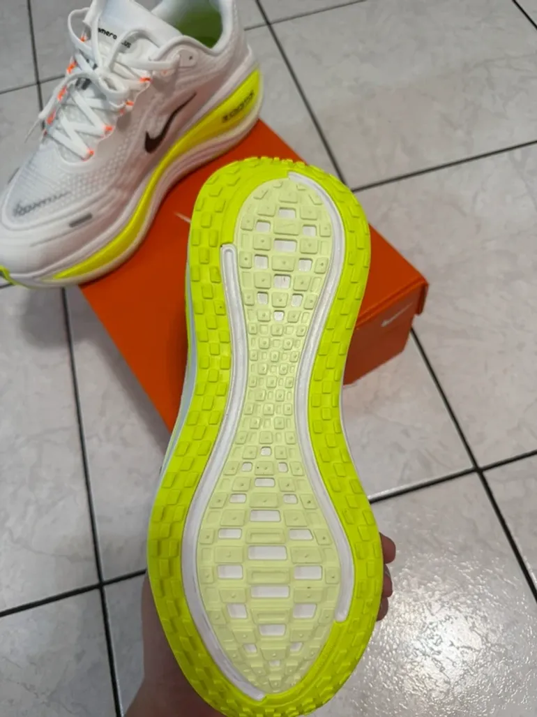Used Nike Vomero Plus bike — image 2 of 4