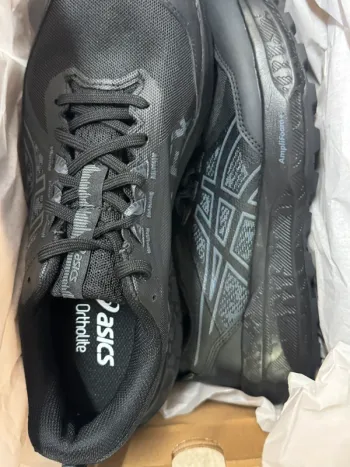 Used Asics Running Shoes bike — image 3 of 3