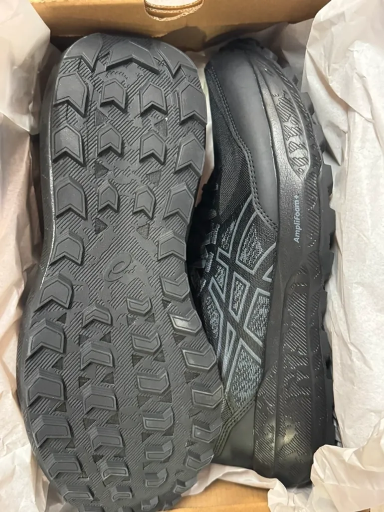 Used Asics Running Shoes bike — image 2 of 3