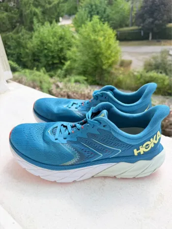 Hoka Arahi bike d'occasion — image 2 sur 4