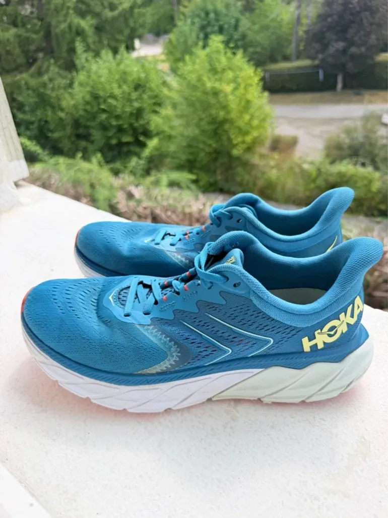 Hoka Arahi bike d'occasion — image 2 sur 4
