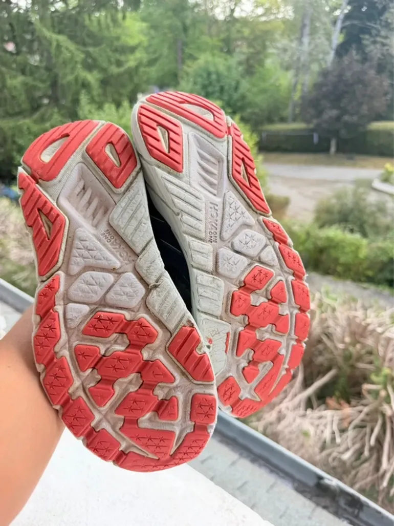 Hoka Arahi bike d'occasion — image 4 sur 4