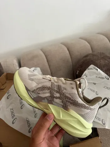 Gebrauchtes Simple Nova Blast 5 Running Shoes