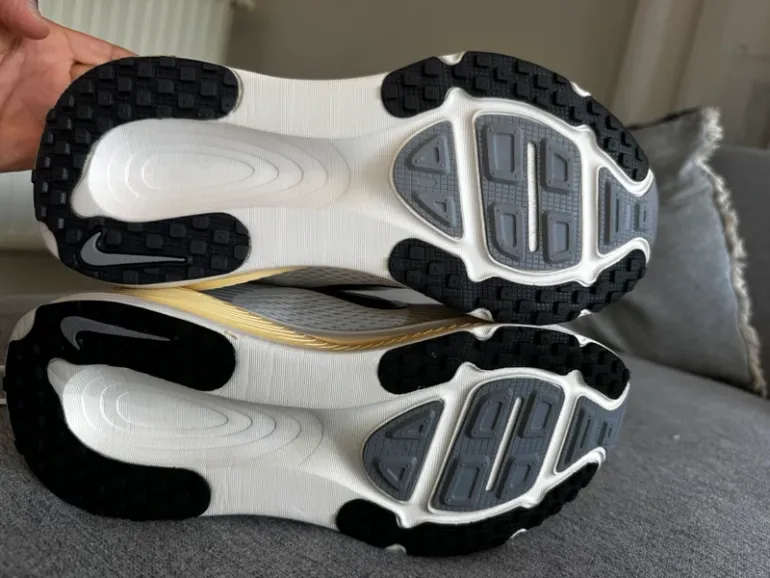 Used White Vomero Plus Run ZoomX bike — image 9 of 9