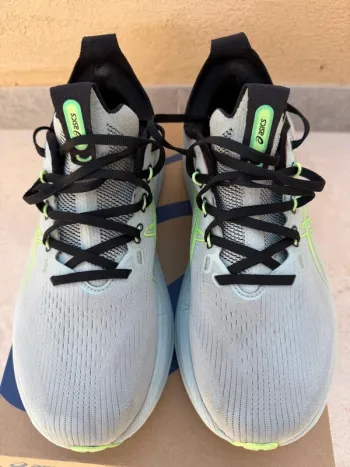 Używany Asics Gel Nimbus 28 Running Shoes