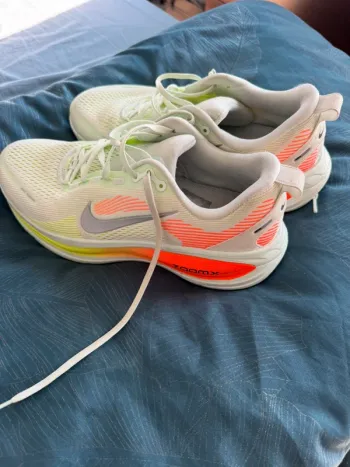 Nike Vomero 18 bike d'occasion — image 2 sur 4