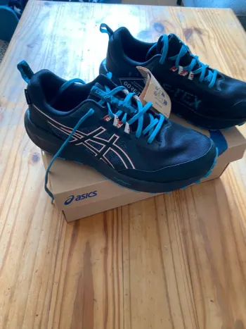 Used Asics Gel-Sonoma 8 Gore-Tex Running Shoes