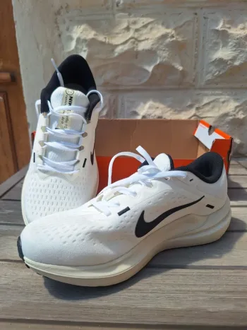 Used Nike Air Winflo 10 Running Shoes