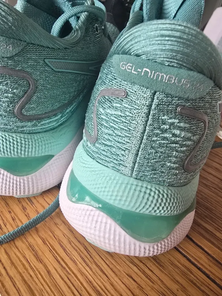 Used Asics Gel Nimbus 24 bike — image 2 of 4