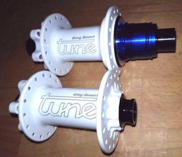 Tune King Kong BOOST Disc 148x12 110x15 SRAM XD Shimano 28 holes hub set white Wheels usato