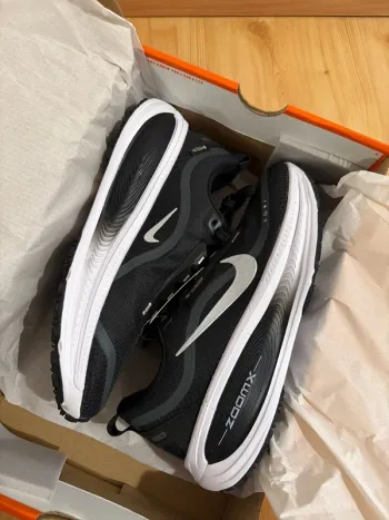 Used Nike Vomero 18 GTX Running Shoes