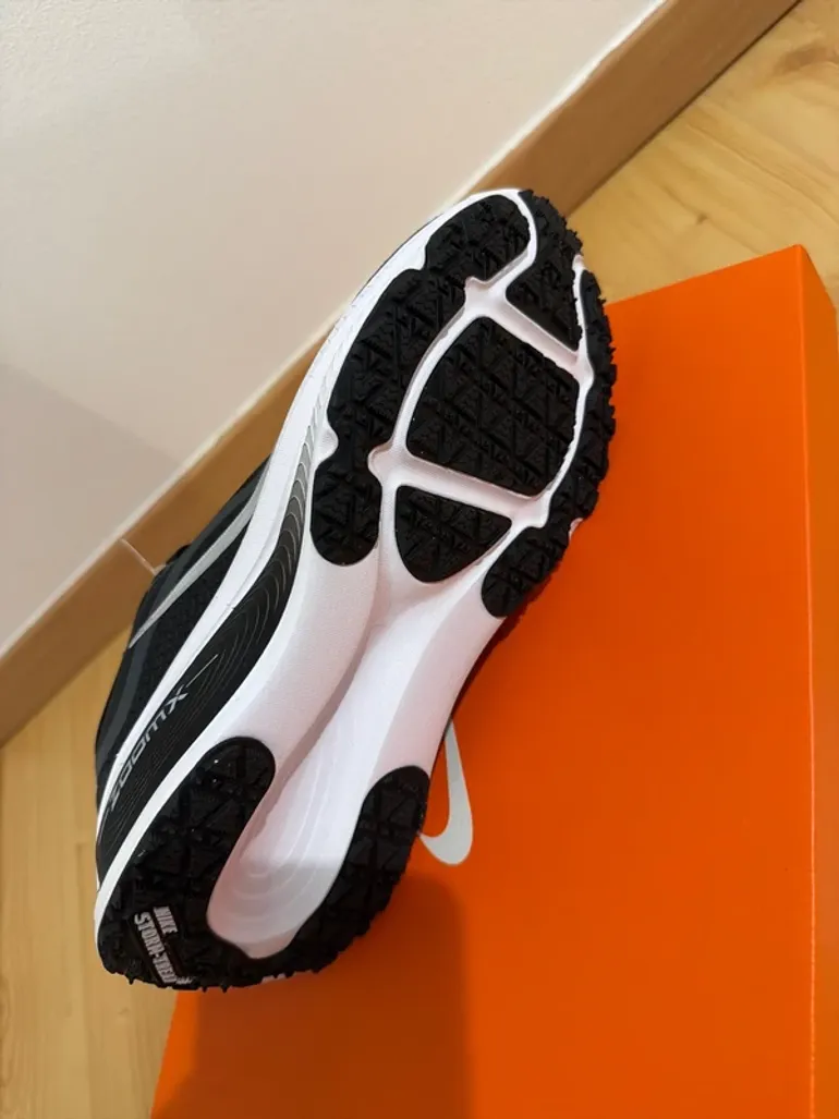 Used Nike Vomero 18 GTX bike — image 4 of 5