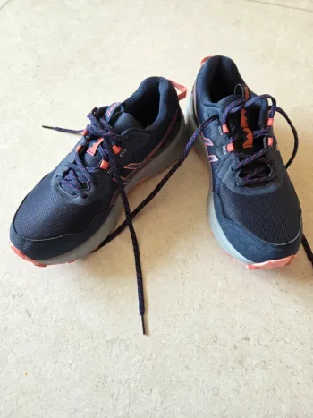 Used Asics Gel-Venture 10 Running Shoes