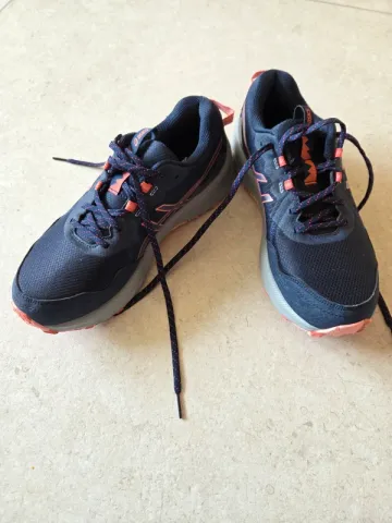 Used Asics Gel-Venture 10 Running Shoes