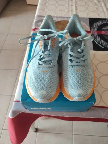 Käytetty Hoka Clifton 9 Running Shoes