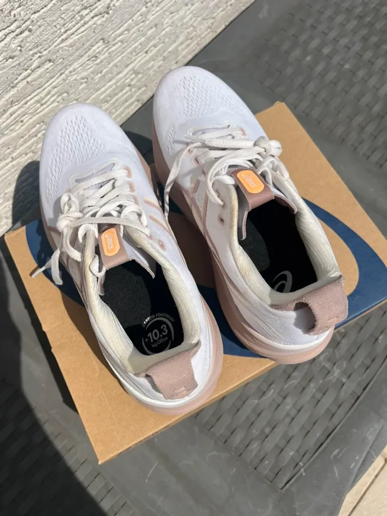 Used Orange Gel-Kayano 32 bike — image 6 of 7