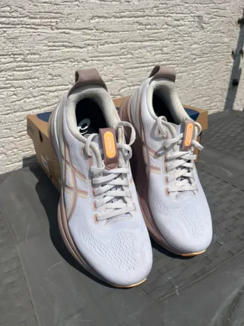 Used Orange Gel-Kayano 32 bike — image 2 of 7