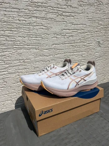 Used Orange Gel-Kayano 32 Running Shoes