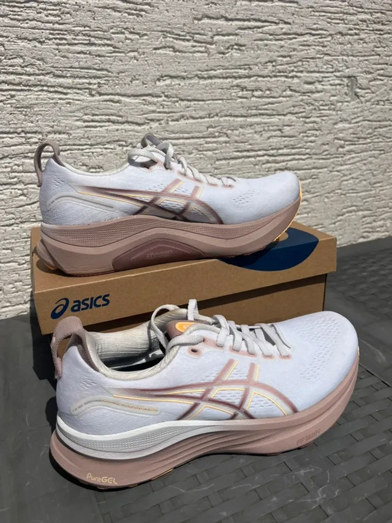 Used Orange Gel-Kayano 32 bike — image 3 of 7