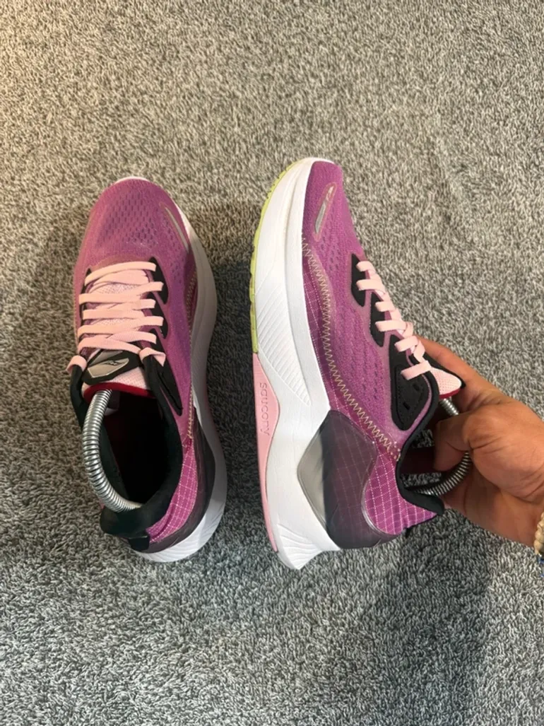 Used Saucony Endorphin Shift 2 bike — image 8 of 11