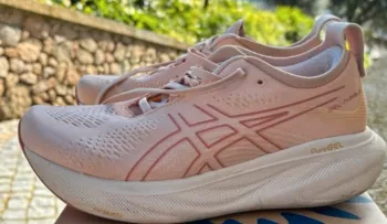 Used Asics Gel Nimbus 25 Running Shoes