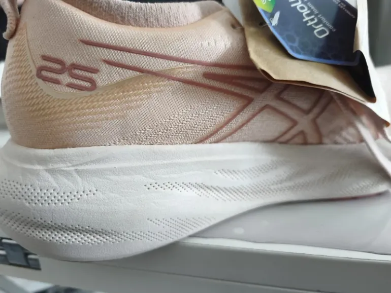Used Asics Gel Nimbus 25 bike — image 6 of 7