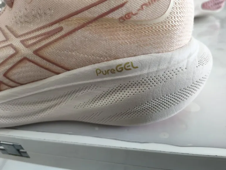 Used Asics Gel Nimbus 25 bike — image 7 of 7
