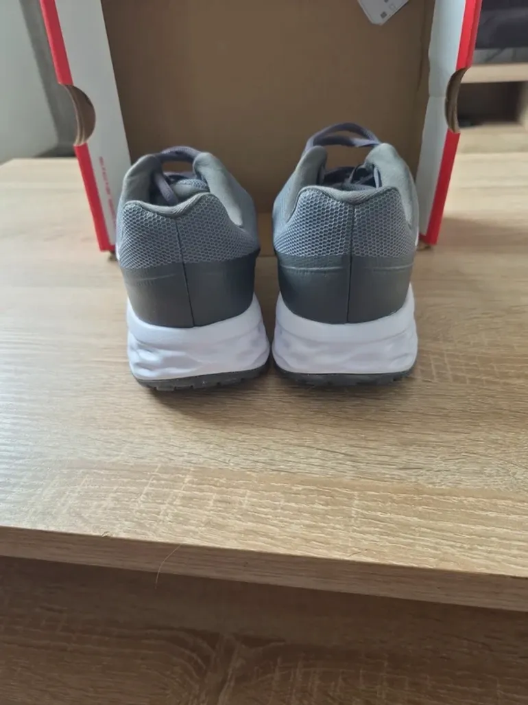 Tweedehands Nike Revolution bike — afbeelding 4 van 6
