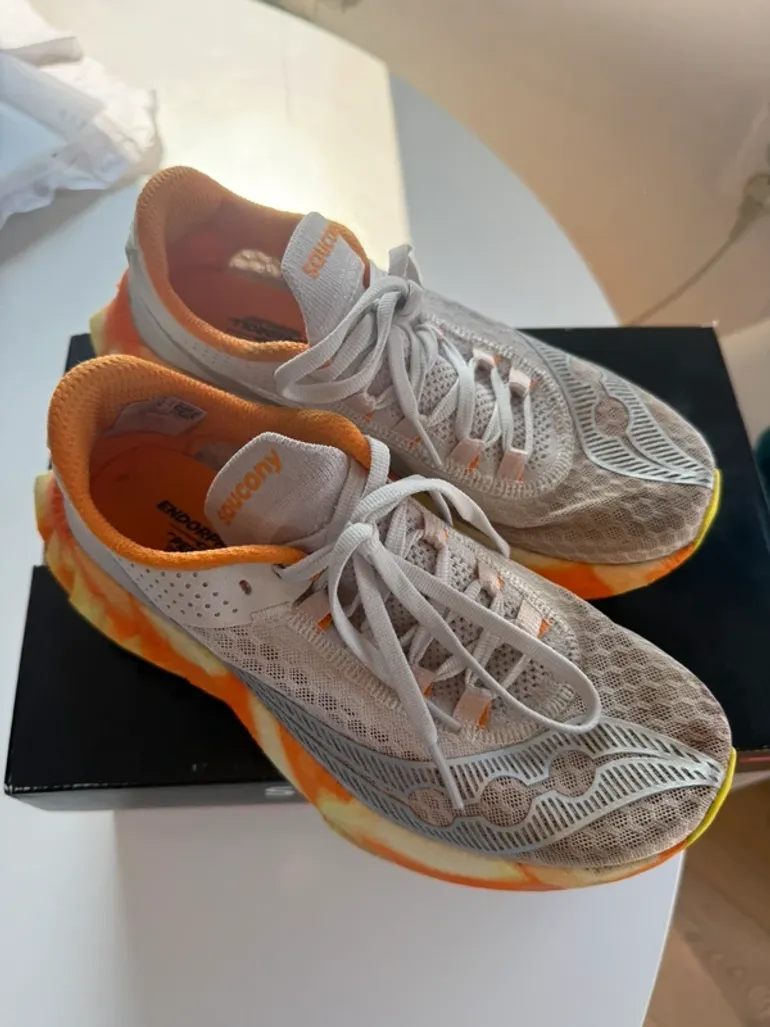 Used Saucony Endorphin Pro 4 bike — image 2 of 5