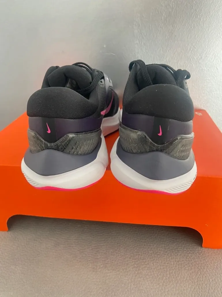 Käytetty Nike Air Zoom Vomero 16 bike — kuva 9 / 12